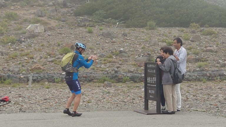 どっかから来た観光客を撮るoliveさん。