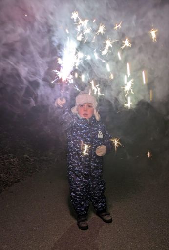 O meu neto Adam..nem com -7 graus 🥶❄️ele quis ficar em casa..o avô Janeiro quase congela..🫣🥶❄️🤪👍😁😂🇵🇹🇧🇷🇨🇭🍾🥂🍾🥂💚🦁🍀💫☝️😉