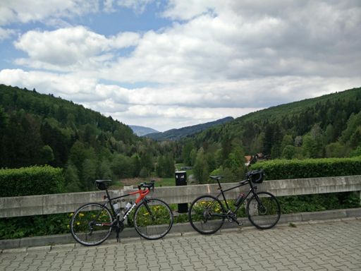 Zapora na jeziorze Czerniańskim.