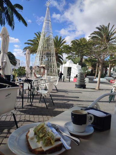 Breakfast in San Bartolome 