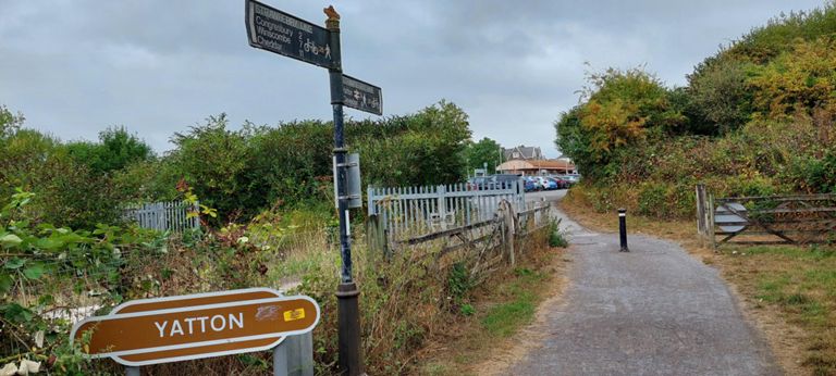 Strawberry Line cafe and meeting other cyclists at Yatton