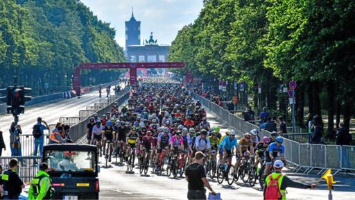 60km field starting, with Jensie in the third row 😊