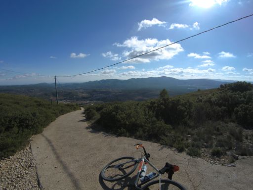 Repetidor de Siete Aguas con el pueblo abajo
