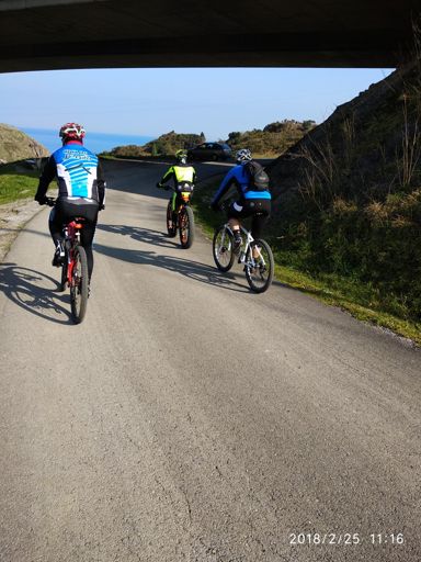 Pasando por debajo de la autovía en Ontinyent.