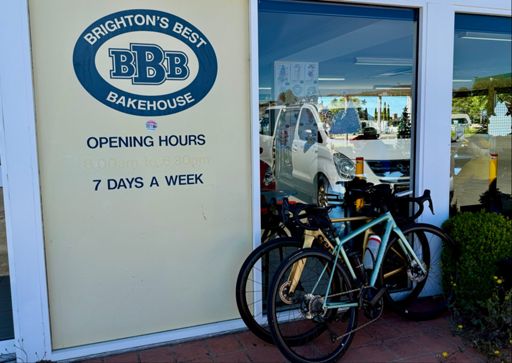 Di had a Decaf Flat White and her go-to Custard Tart.
I had a regular Flat White and a lovely little Fruit Flan.
