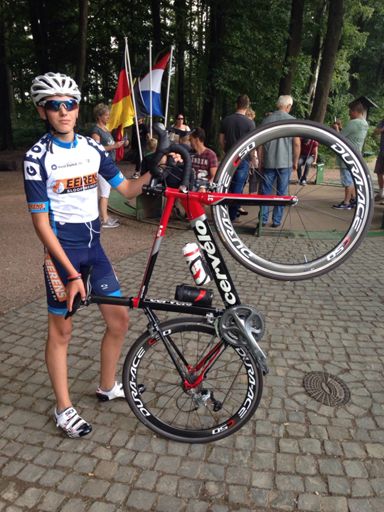 Ruben op het hoogste punt van Nederland (Vaals).