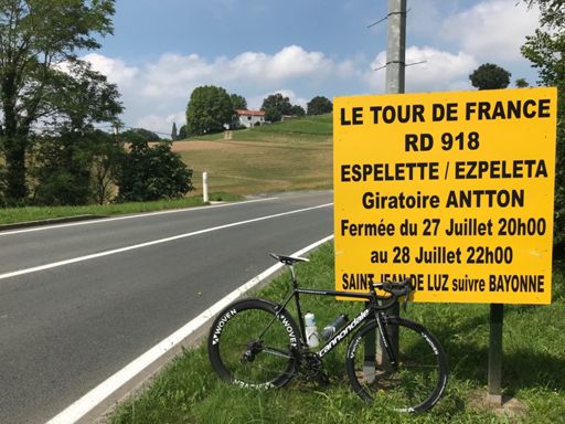 Recon sur le parcours du TT qui sera décisif, le 28 juillet. Un long TT sur parcourt vallonnée entre Saint Pee et Espelette.