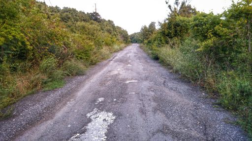 État d'une route départementale en Macédoine