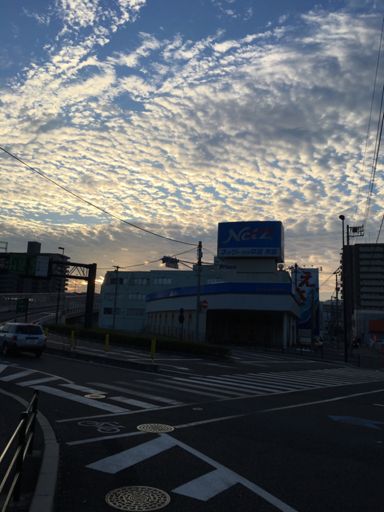 夏も終わりに近づいているような雲