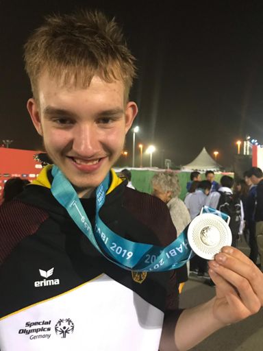 Tobias (18) aus Radebeul