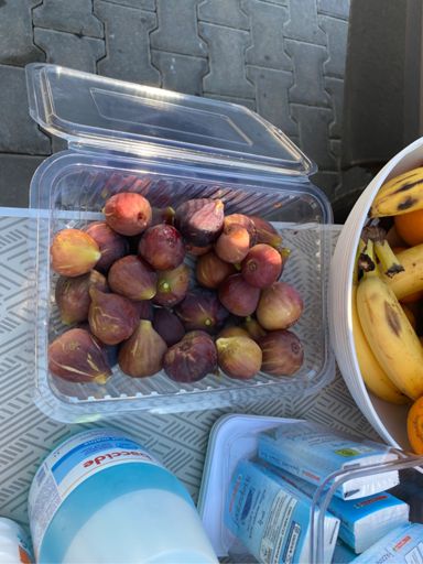 Fresh figs at the perfect ripeness for lunch. Indescribably delicious. They came from the farm where we stayed yesterday.