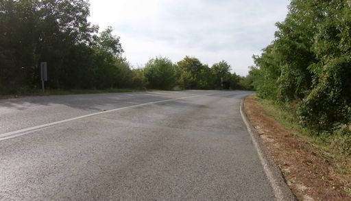 A B784 erőpróba vége.   Talán ha egy távolsági busz ment volna előttem végig, akkor meglett volna a hiányzó 8-9 másodperc. :D    De a terv az volt, hogy beférjek a World Tour profi és a Pro Conti profi közé, és ez sikerült.   Nyilván csak poén ez, ha együtt kezdjük ezt a szegmenst mi hárman, úgy, hogy mindenki maxot megy, nem is látnám őket, amikor végeznek.