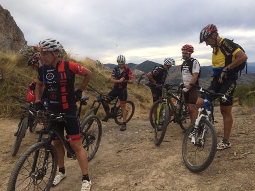 Cambio de rasante, comida chubasquero y descenso largo