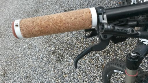 Mes poignées isolantes,  bien utiles, pas de neige mais glagla sous la pluie...