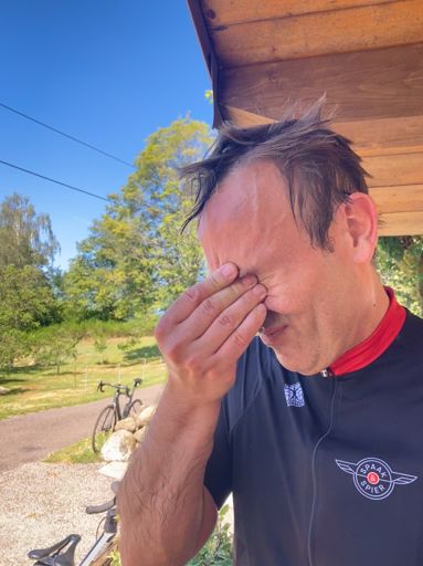 Tim vermoedt dat hij de foute keuze had gemaakt door met dit groepje mee te gaan. Ach nee, Tim, een van de leuzes van Spaak en Spier luidt immers “zusammen heraus, zusammen Heimat”.