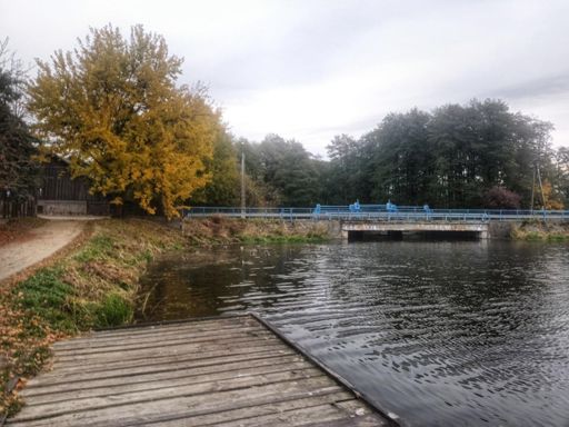 Zagożdżonka, a z lewej ten drewniany budynek to Hamernia - dawna fabryka broni.