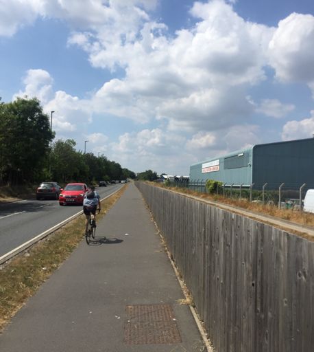 Cyclepath running between the main road and the Luton - Dunstable Busway