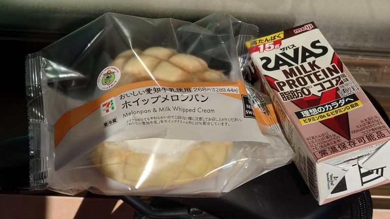 瑞浪までは比較的すぐ着くけど、瑞浪から恵那の間って結構長いんだよね～　
ということで、ちょっと腹ごしらえ。
