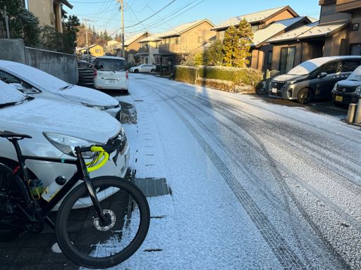北山まで凍結、大通りは融雪してあるのでなんとか出れました