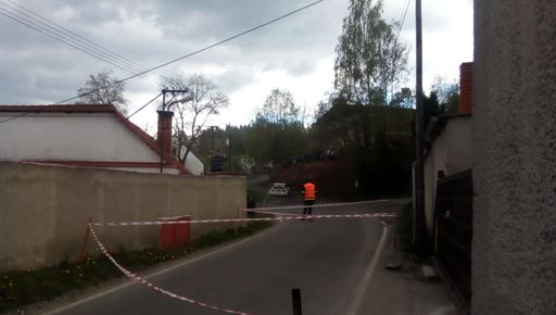 4. co jel. Tahle vracečka do prudkého stoupání jim dělala docela problémy.