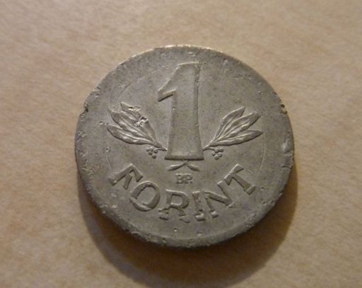 Ezt találtam az út szélén! Valahol Parádsasvár és Galyatető elágazás között! Sas szemem van! :)