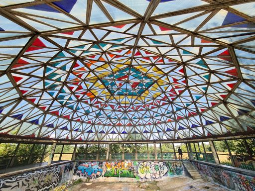 Заброшенный бассейн с мозаичным куполом. Фёдоровка, Узловский район, Тульская область.