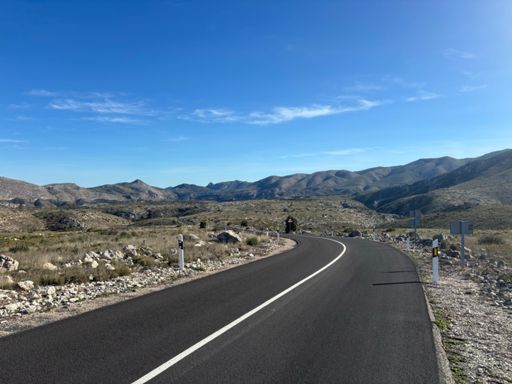 Heading towards Val d’Ebo, it’s a great road, especially with a tailwind. 