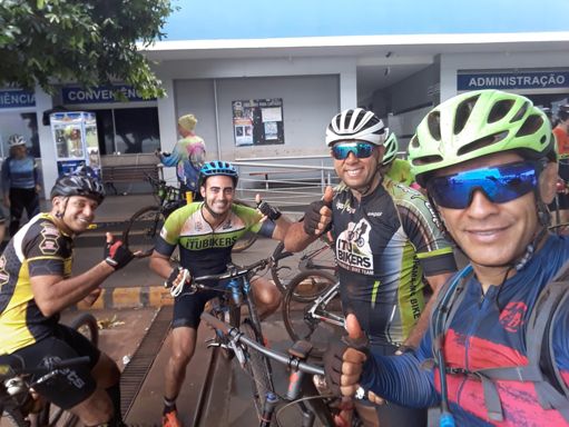 Meus parceiros da esquerda p direita: Eponan,  Belga Cristiano,  e os aniversariantes Maximili e HB 👏👏👏👏