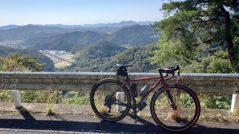 レース観戦後、はじかみ林道経由で北上。　
そう言えばここを自転車で走るのって初めてかも?