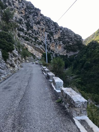 D17 route étroite et tranquille gorge du Trévans en dessous