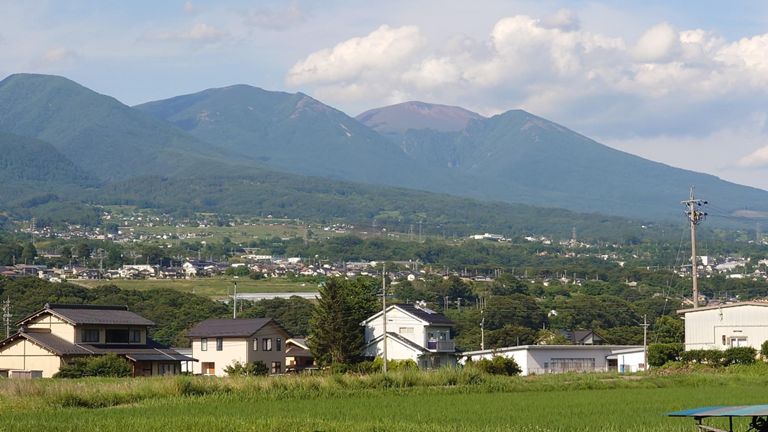 って、こうやって見ると浅間山(茶色い山)って、駐車場からすぐ近くに見えてたんだね...😅