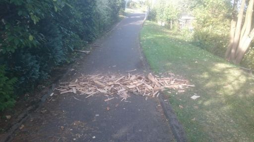 Eine absolute Frechheit... Und sowas auf einem Fahrradweg!!!