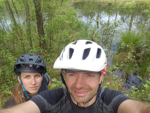 Tu jest dzicz na maxa. Na zejściu do wody- żmija zygzakowata, a potem bobrza tama na 10 m jak z bajek dla dzieci.