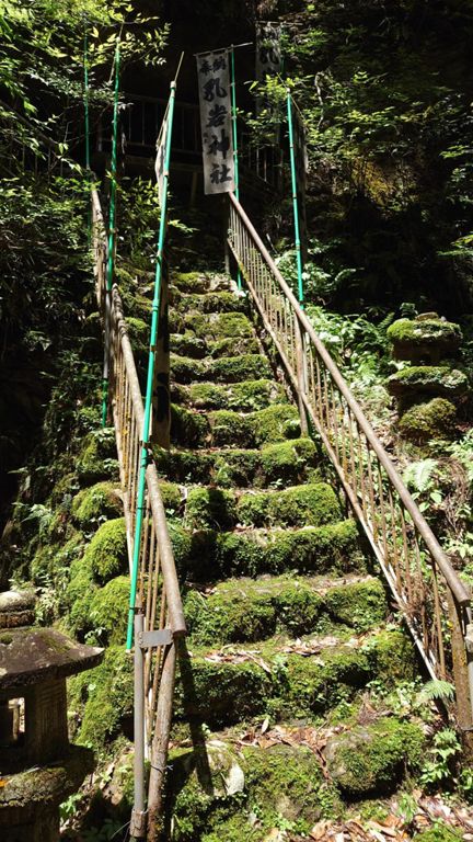 けど、SPDならまだしも、SPD-SL系のシューズでは登っちゃいかん階段だった😂