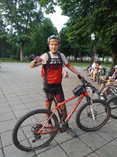 Камера в заднем колесе пробилась за 1 км до финиша - шел пешком последний километр.