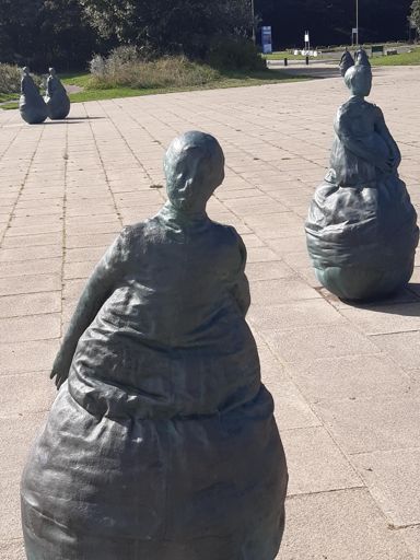 Somebody's done little statues of ya there ROB 😜🤣🤣🤣👍