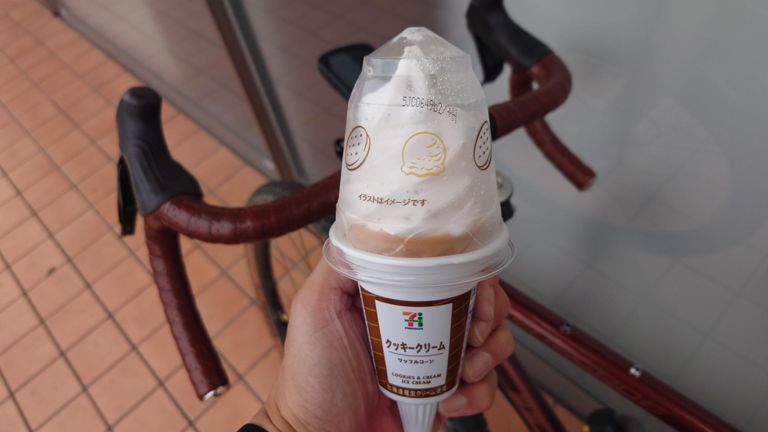 大山川沿いを走ってR155のところでn瀬さん、k田さんと別れ、k流邸でk流さんと別れ、いつものお店経由で帰還。自宅近くのセブンで本日のご褒美をいただく😋