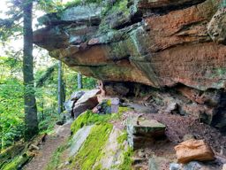 Roches de Haute-Pierre et Mère Henry