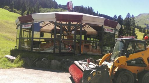 Après-ski bar waar we in de winter pilsen. Het is er dan doorgaans ietsje drukker...