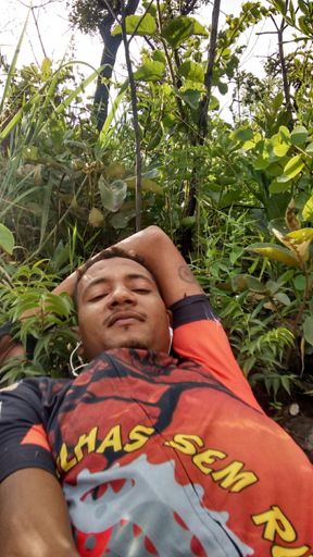 Dando uma morgada. Kk