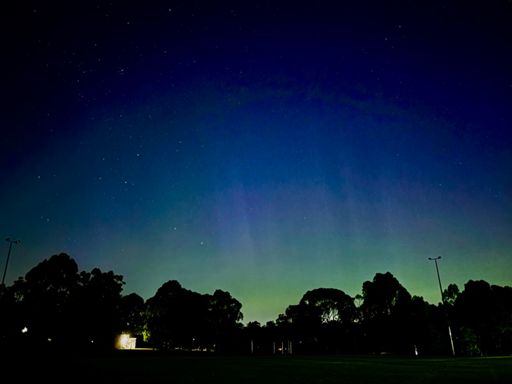 Croydon aurora last night. 3 seconds on iPhone, barely visible to the naked eye.