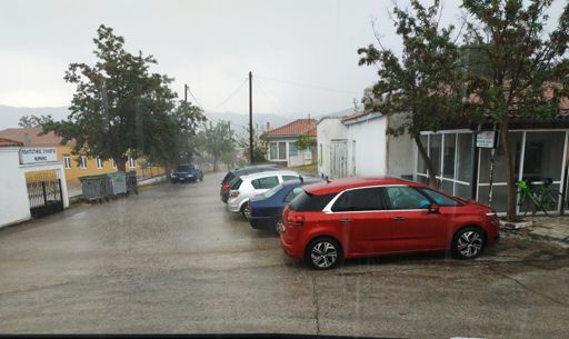 "Ταβερνο-Καθήλωση"!!! λόγω καταιγίδας.