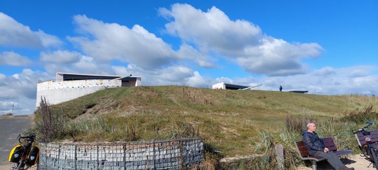 Historic England has two entries for Blyth Battery which seem to conflict. It may have been built in the 19th century or for the WW1. It may have been originally named  Fort Coulson after the captain responsible for construction. It seems also to have been called the Link House Battery. It had two 6" guns in each WW and some re-modelling. including the addition of a re-inforced roof for WW2..  https://historicengland.org.uk/listing/the-list/list-entry/1021401?section=official-list-entry &  https://historicengland.org.uk/listing/the-list/list-entry/1041334?section=official-list-entry &  https://co-curate.ncl.ac.uk/fort-coulson-blyth/ &  https://www.blythbattery.org.uk