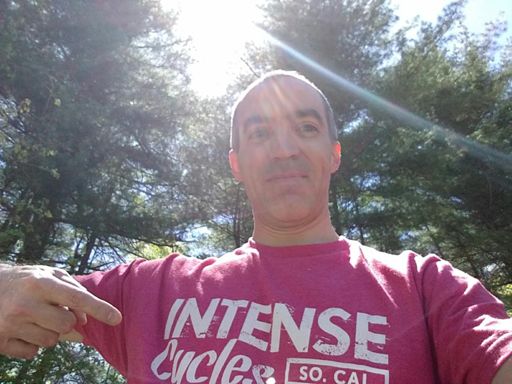 Buy a frame, get free t shirts