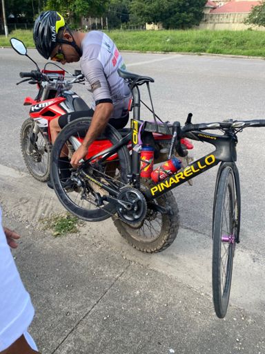 Brilliant way to carry a bike in Honduras🥸👍👍