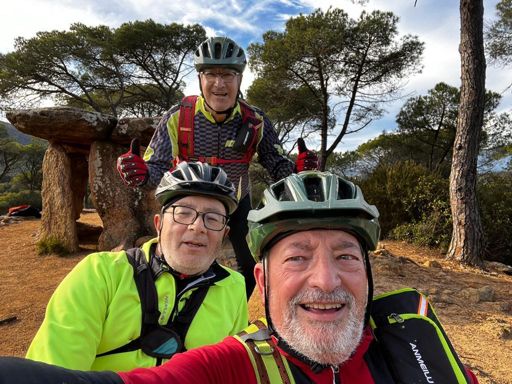 Tres 3⃣ hoooooputas ☺️ el el DOLMEN LA PEDRA GENTIL.