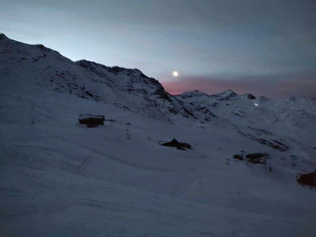 Double-click to expand Val Thorens Dawn Patrol — photo 1