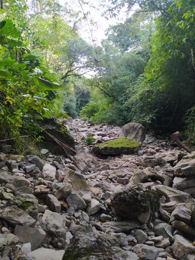 Quebrada subterránea por calizas