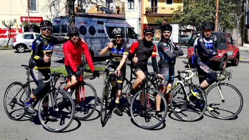 Nino e Alessio, siti 'npocu cunvinti na sta foto 😂