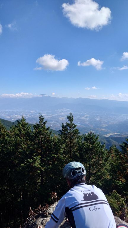 でも基本的に高所恐怖症なので、岩の上ではへっぴり腰です🤣